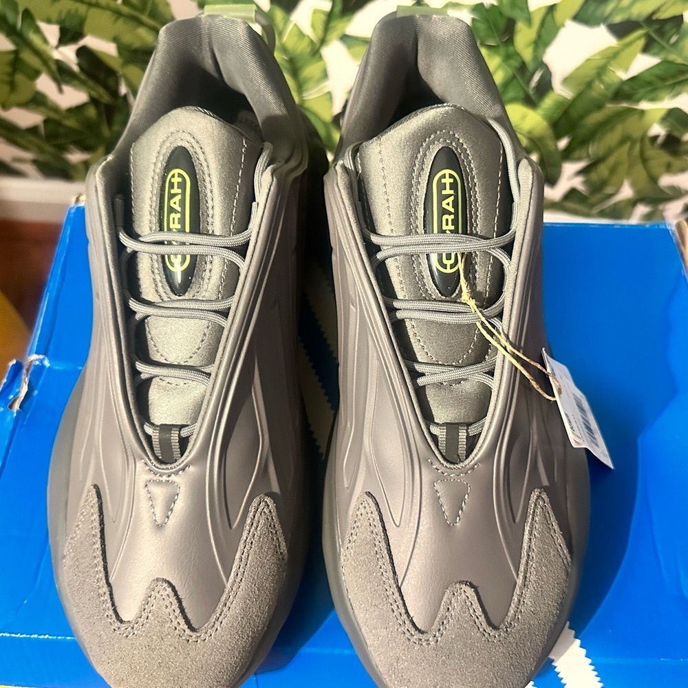 MEN’S ADIDAS OZRAH SIZE 9